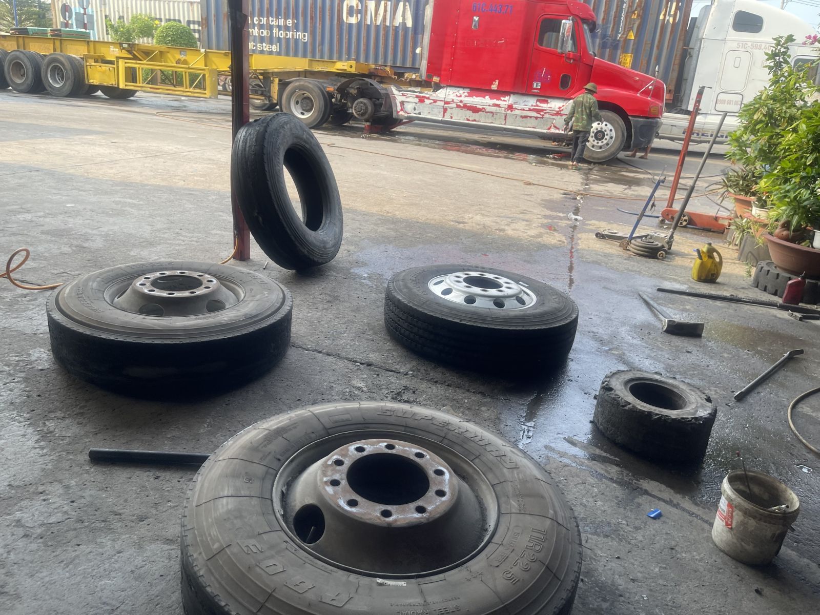 Những Kỹ Năng Quan Trọng Mà Mọi Tài Xế Lái Xe Container Cần Phải Có